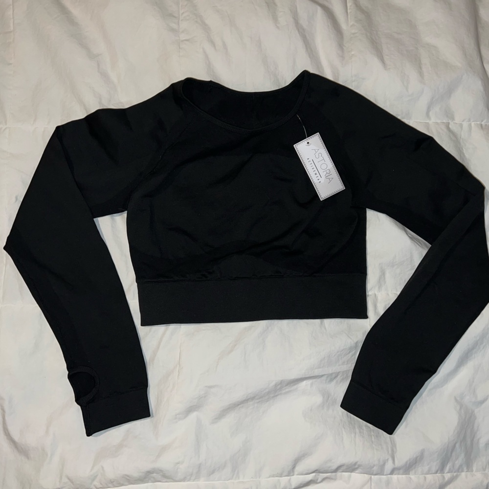 NWT - Astoria Active Wear Seamless Long Sleeve Crop - Black - Small